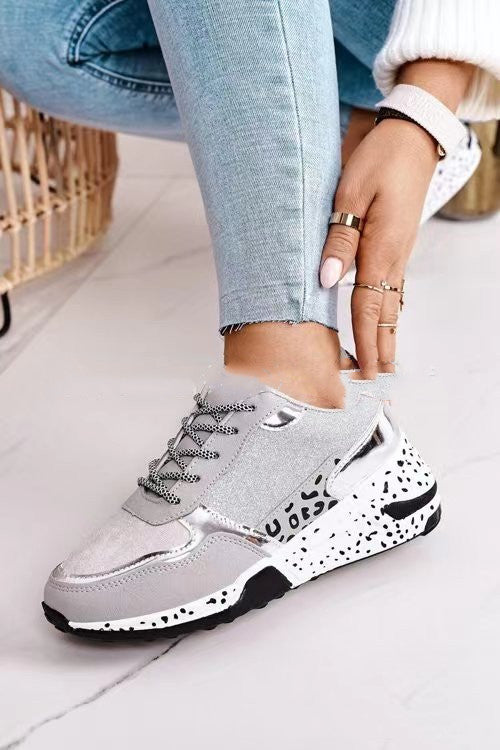 Loom & Soul™ Baskets compensées à lacets pour femmes – Chaussures de sport en daim ton sur ton avec talon compensé confortable