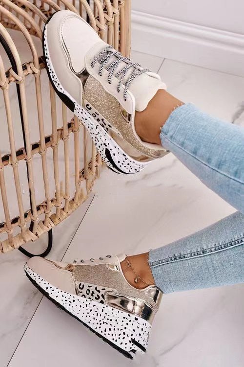 Loom & Soul™ Baskets compensées à lacets pour femmes – Chaussures de sport en daim ton sur ton avec talon compensé confortable