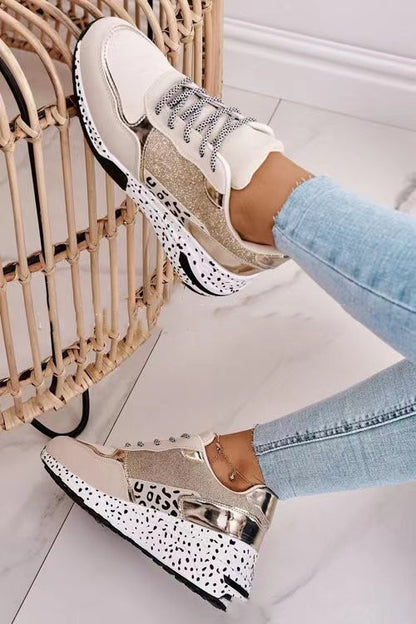 Loom & Soul™ Baskets compensées à lacets pour femmes – Chaussures de sport en daim ton sur ton avec talon compensé confortable
