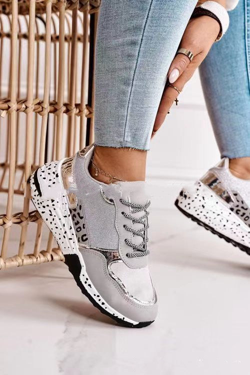 Loom & Soul™ Baskets compensées à lacets pour femmes – Chaussures de sport en daim ton sur ton avec talon compensé confortable