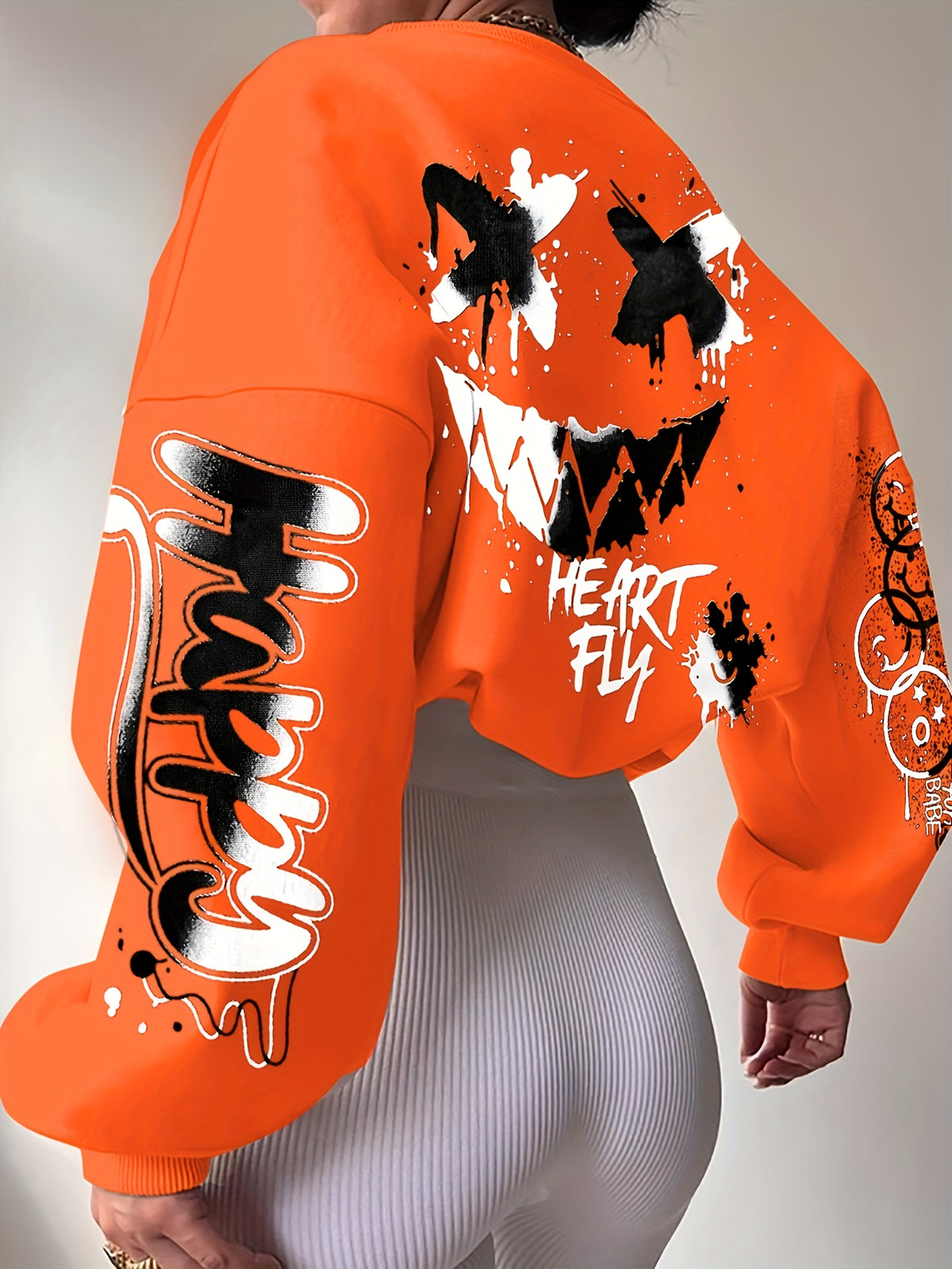 Women’s Graffiti Letter Sweatshirt – Black Artistic Fall/Winter Pullover