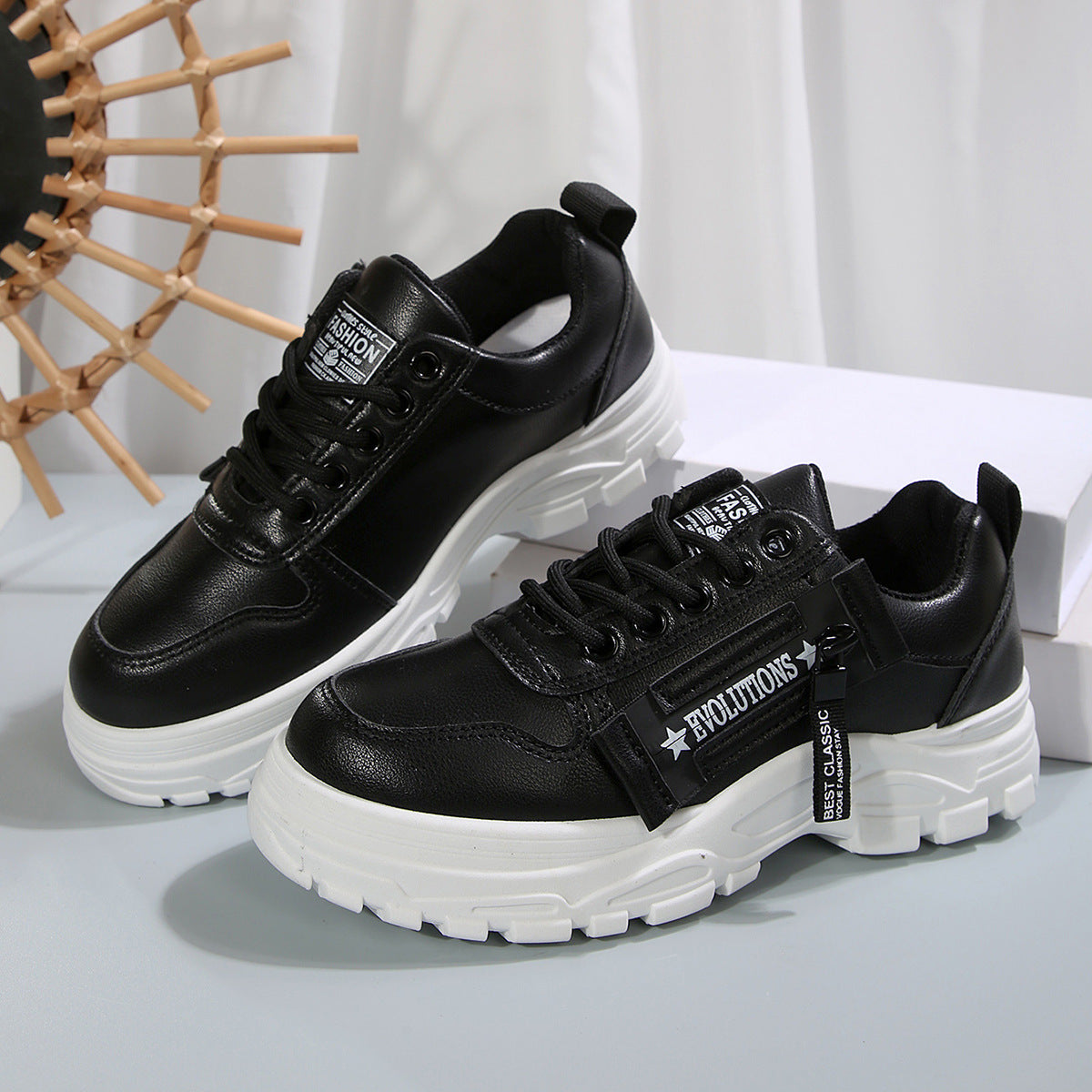 Baskets montantes Loom & Soul™ à lacets et fermeture éclair latérale – Chaussures décontractées pour femmes en PU à semelle épaisse avec motifs cousus contrastés