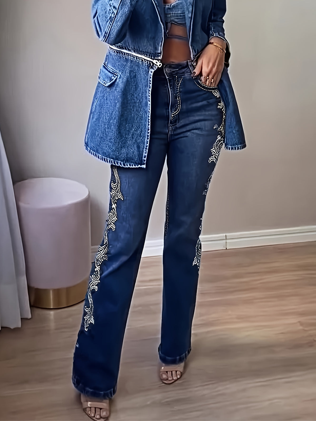 Vaqueros Flare para Mujer – Acampanados Azul Oscuro con Diseño Estampado Lateral
