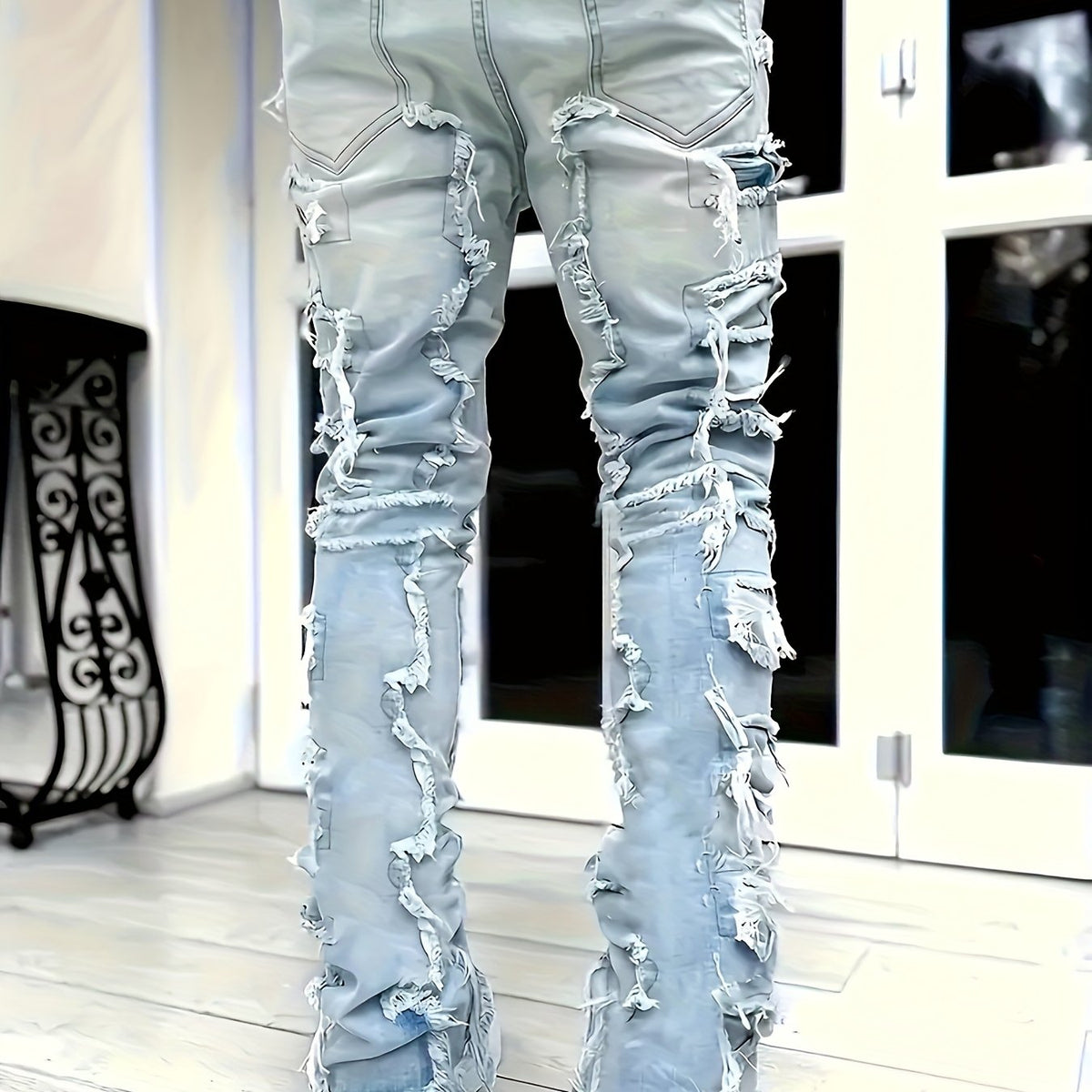 Jean slim homme vieilli – déchirures superposées et patchwork denim urbain