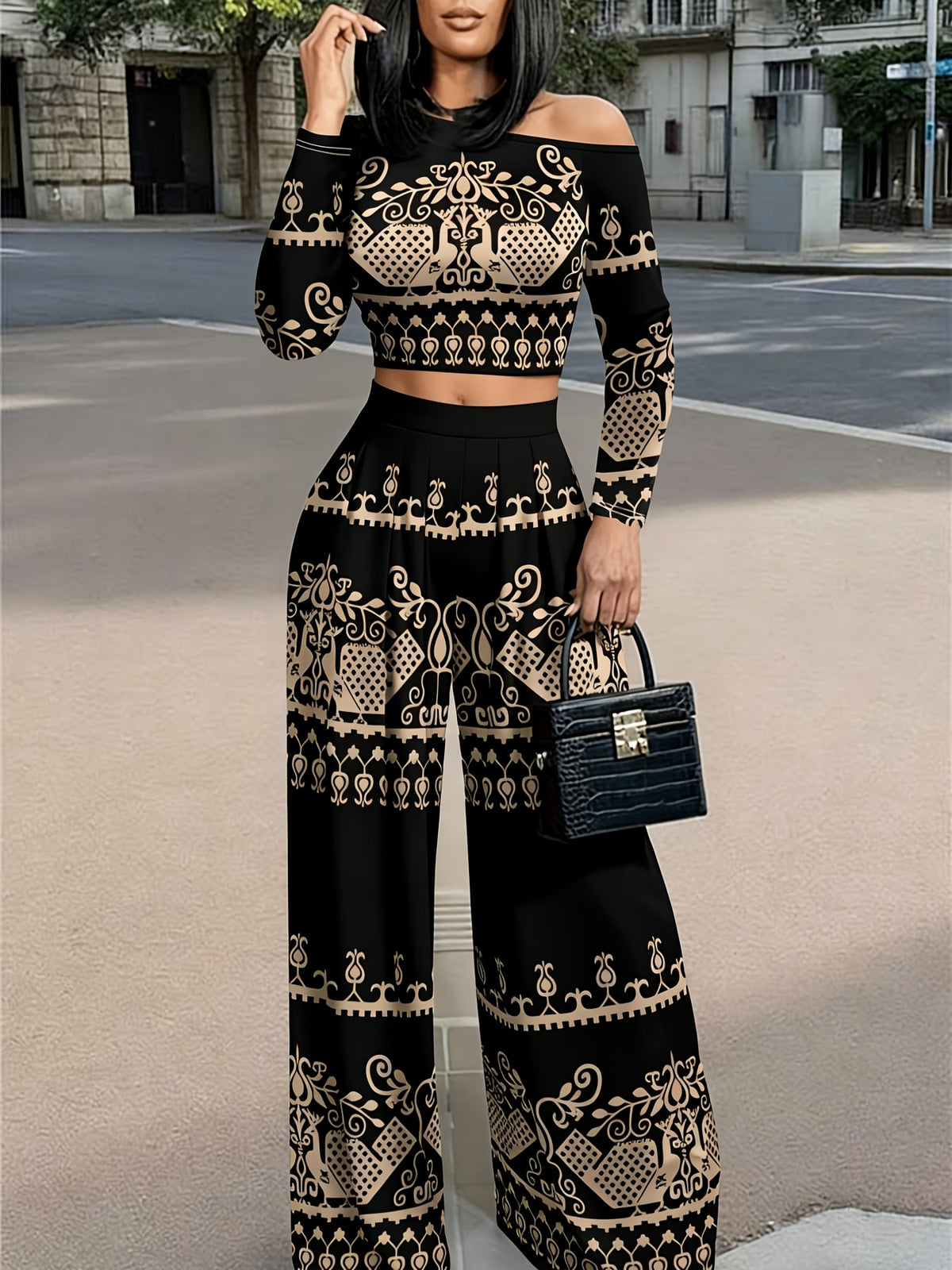 Ensemble deux pièces épaules dénudées – Top asymétrique et pantalon ample