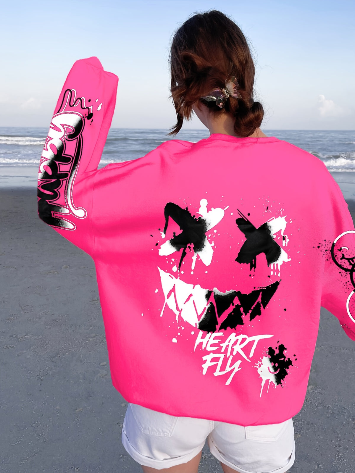 Women’s Graffiti Letter Sweatshirt – Black Artistic Fall/Winter Pullover