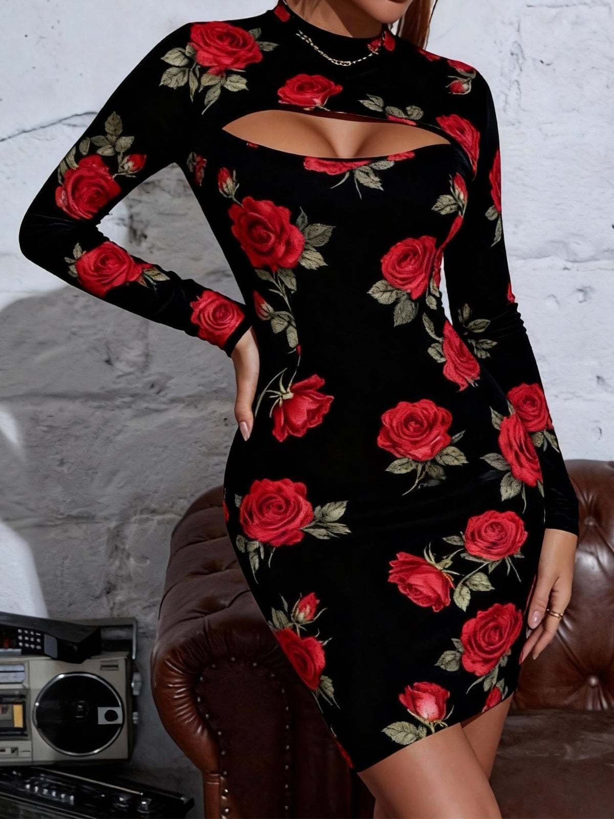 Robe midi moulante imprimé rose – Robe cintrée élégante avec découpes