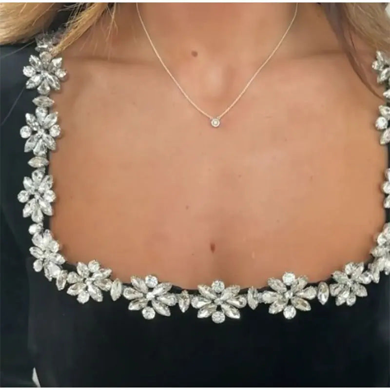 Robe patineuse fleurie à col carré et strass – Robe longue élégante à manches longues