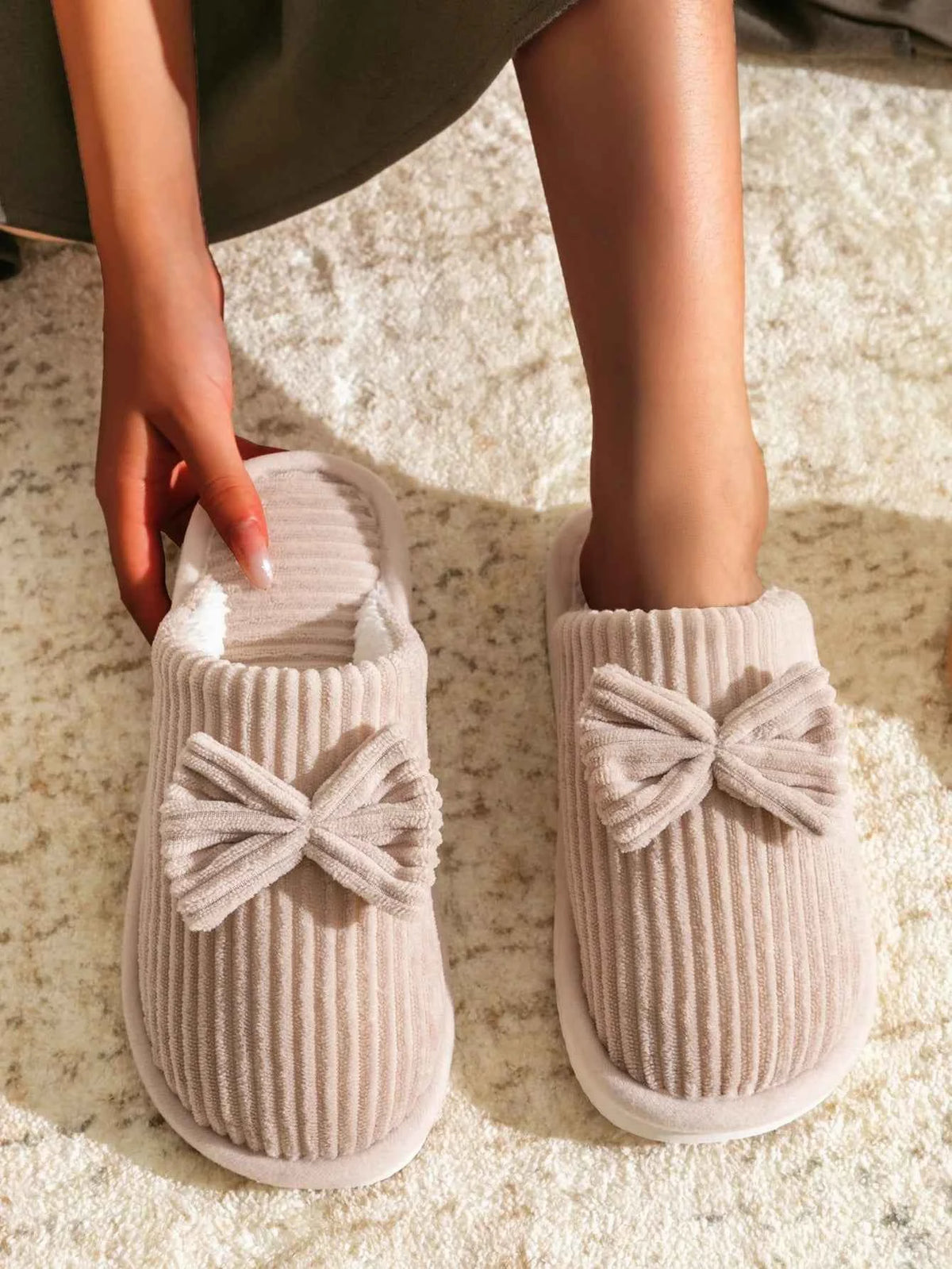 Bow Plush Home Slippers – Cozy Soft Comfort Slides