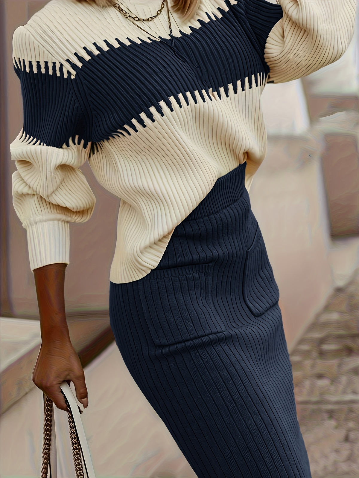 Ensemble pull à col montant et jupe color-block – Deux pièces hivernales élégantes