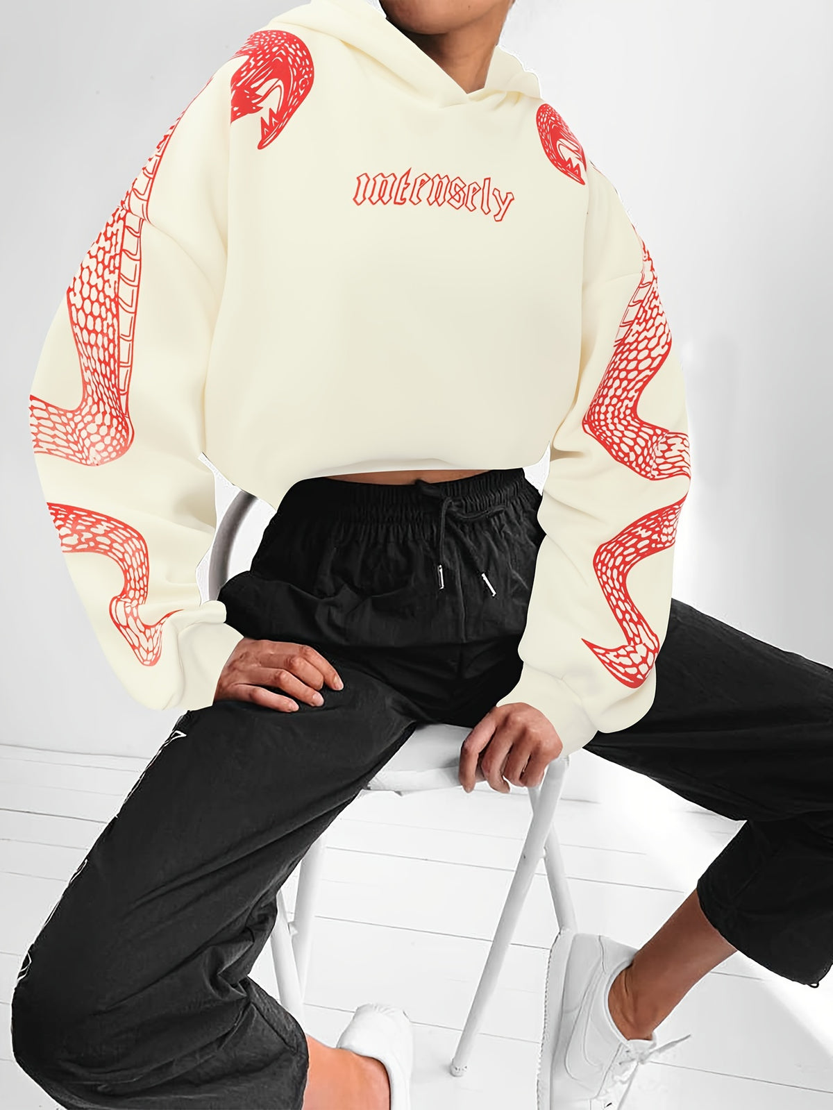 Sweat à Capuche Rouge Femme – Imprimé Phénix & Papillon Style Urbain