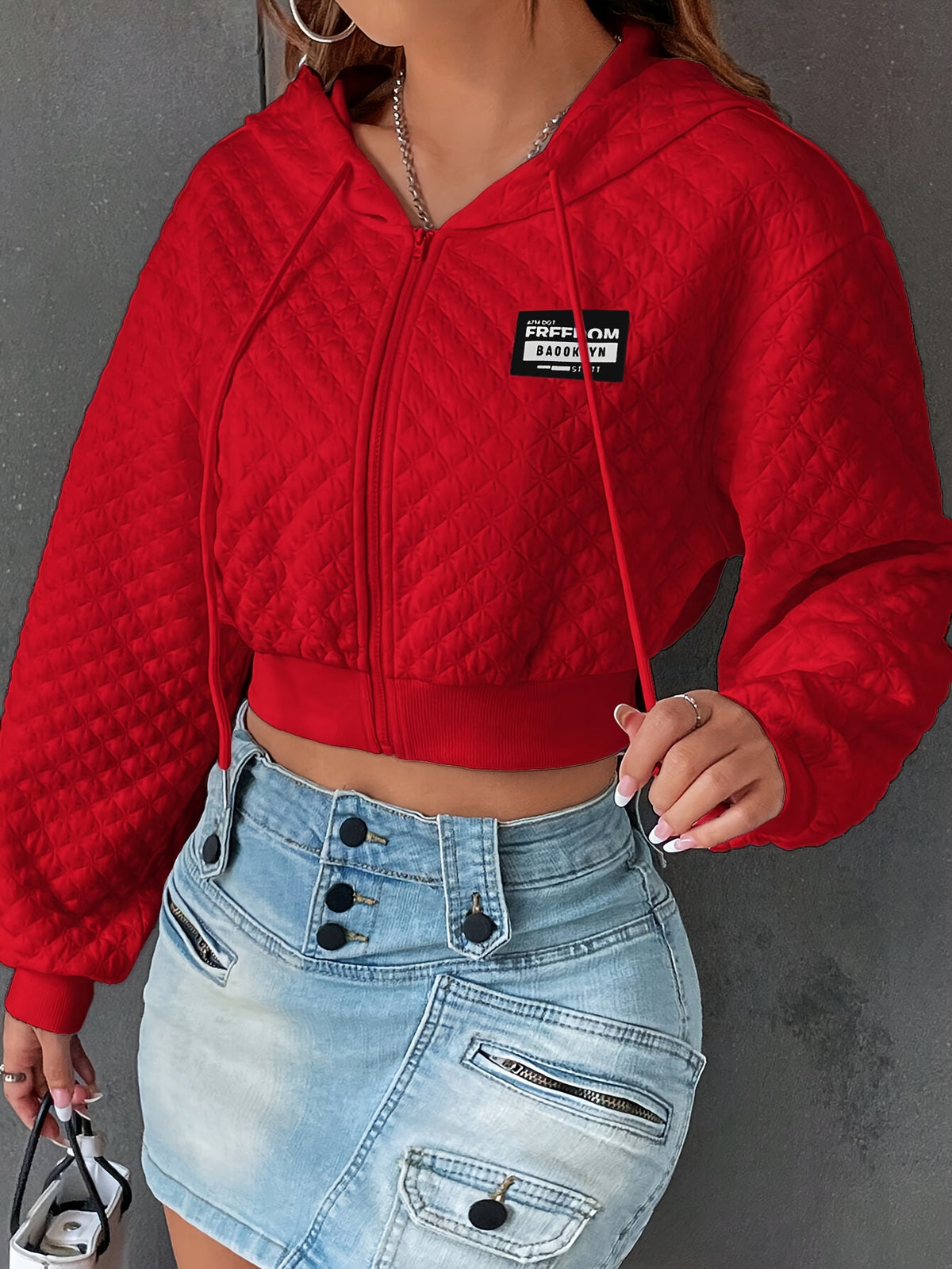 Sweat à capuche élégant à lettres pour femme – Pull court de rue rouge et noir