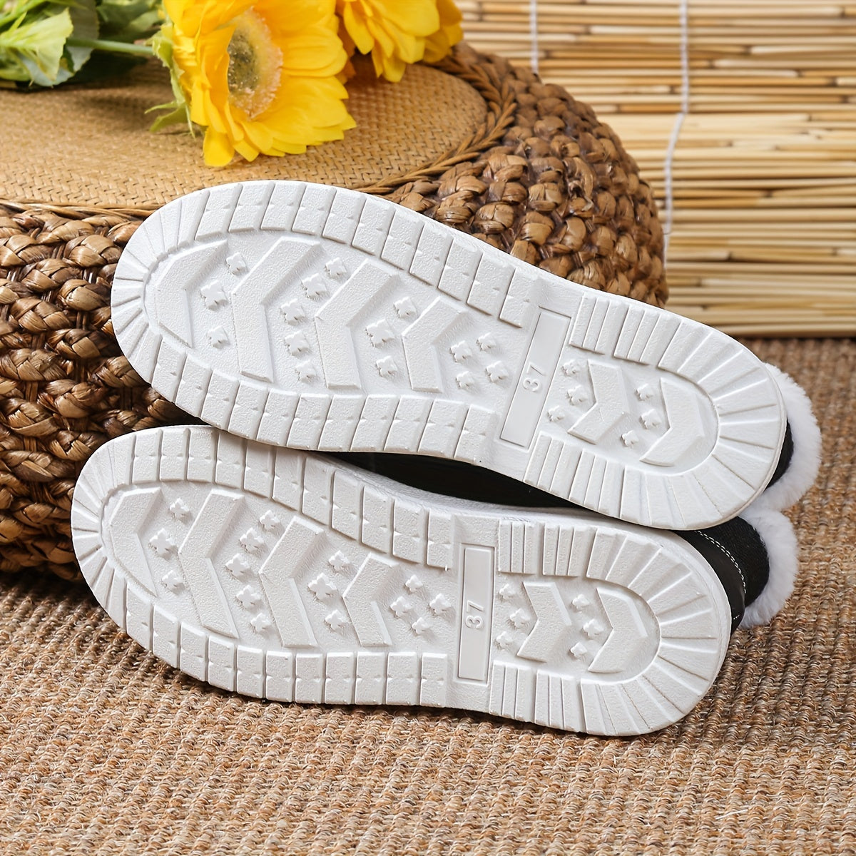Women’s Faux Fur Slip-On Shoes – Cozy Winter Warm Beige Drawstring Loafers