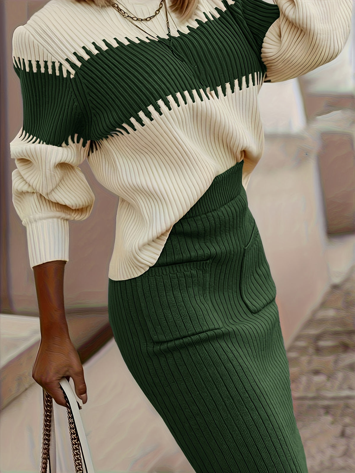 Ensemble pull à col montant et jupe color-block – Deux pièces hivernales élégantes