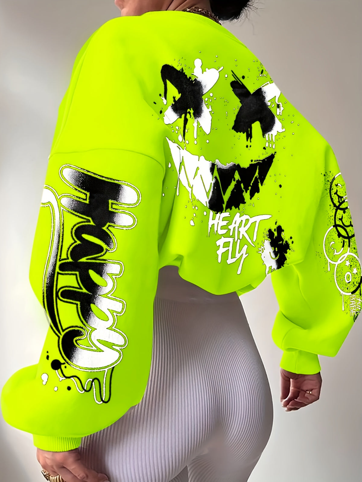 Women’s Graffiti Letter Sweatshirt – Black Artistic Fall/Winter Pullover