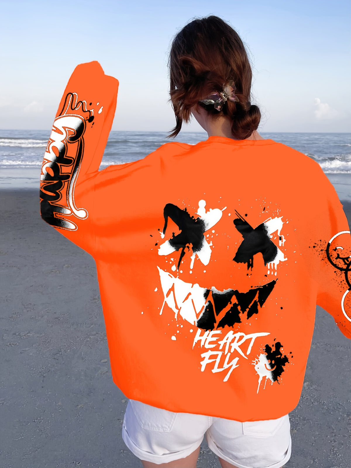 Women’s Graffiti Letter Sweatshirt – Black Artistic Fall/Winter Pullover
