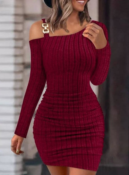 Robe fourreau moulante à boucle métallique – Robe élégante à manches longues